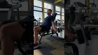 Flexii biceps cu ganterele la bancă &icirc;nclinată - supinație