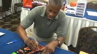 Len Elmore signs autographs for The SI KING  9-16-12
