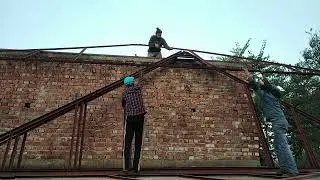 Kangra के बडो़ह में slate roof bna रहे हैं
