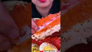 Opening a Giant King Crab Leg PERFECTLY! #asmr #food #eating #shorts