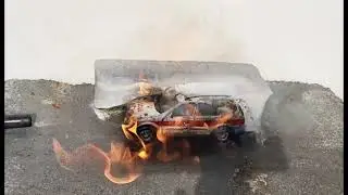 Model ice Mercedes-benz M-class defrosts by gas torch.
