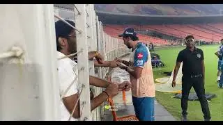 Ishant Sharma giving autographs to fans in Gujarat Titans practice Session at Narendra Modi Stadium