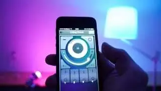 「LimitlessLED」をスマートフォンで操作している様子はこんな感じ