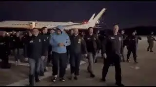 Nicol&aacute;s Maduro getting off the plane at Stewart Air National Guard Base, after being captured by US