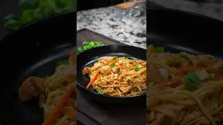 Easy Chicken Chow Mein! 🍜 Full recipe on my site. #QuickMeals #chickenchowmeinrecipe