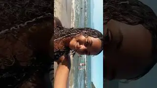 se at&eacute; deitado no colo da loira eu lembro na morena #bbiamarall #biscoito #praia