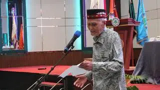 LK ARA Seniman Gayo membacakan puisi pada acara pengukuhan Guru Besar Prof, DR Zulkarnain MA