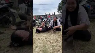 Dua Cewek Cantik Panik Kena Amuk Kuda Lumping! Benjang Mekar Sawargi