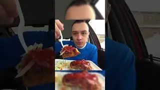 Дима Вайпер ест шашлык с соусом