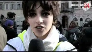 Perugia, la protesta degli studenti in piazza IV Novembre
