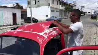 Video do fusca colocando teto solar