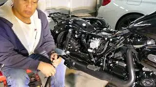 Installing saddle bag guards on the 2020 Road King Special