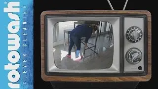 Schluss mit Schrubber, Besen und Eimer! Nun ist das Zeitalter gekommen, wo wir Strom haben.