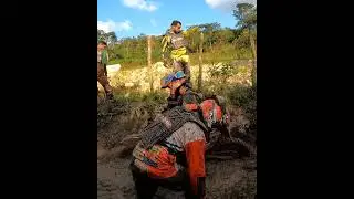 a lama tava dando no joelho #offroad #motocross #trilhasradicais