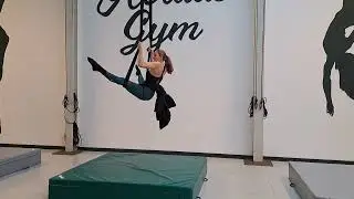 Aerial silks knot tricks: Luier