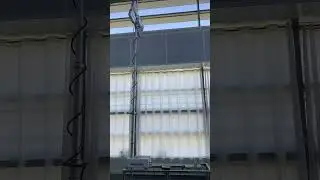 Roof top mounted pneumatic mast light tower