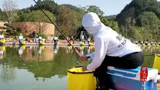 野钓妹子第1次玩竞技赛，对手来自全国各地，她会被虐吗