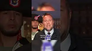 Napoleon naast VRT NWS-journalist