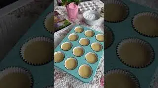 Snugz Little Kitchen~ Waltz of the Flower Cupcakes (Insight Editions) 🧚🌸🧁 #disneyfood #disneyrecipe