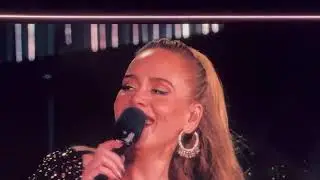 Adele proposals and engagements in the audience, Santa and kids | Munich night 8