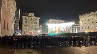 Tifosi dello STOCCARDA BLOCCANO il centro di ROMA e sfilano in corteo a piazza Venezia