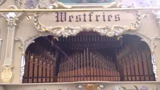 92 toets Johnny Verbeeck dans- concertorgel 'de Westfries' speelt 