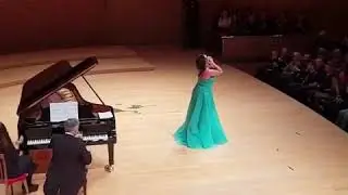 Анна Нетребко хулиганит на сцене