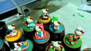Hello Kitty cupcake's toppers
