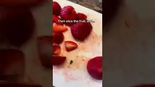 An Easy Hack To Keep You Fruit Fresh! #freshfruit #strawberries #healthydiettips #healthysnackideas