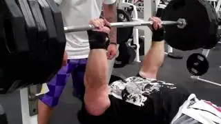 Eric Spoto close grip bench press 495