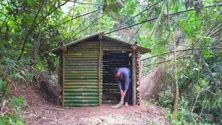 Servival Camping in the Forest - bamboo Servival Shelter in Rainforest