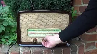 1957 HMV 1131 AM/FM AC mains 6 valve compact table radio.
