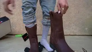 mis nuevas botas y calcetines de trabajo