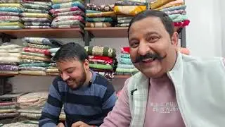 श्री कृष्णा क्लॉथ हाउस मरांडा ठाकुर द्वारा ने अपने ग्राहकों को खरीदारी पर निकाले