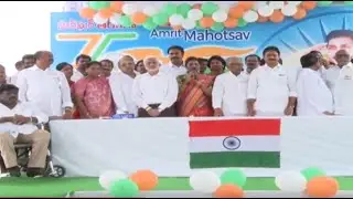 YSRCP Leaders in Flag Hoisting Ceremony on Independence day at party central office - Tadepalli