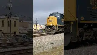Very loud howling EMD CSX SD70MAC #4536 #shorts