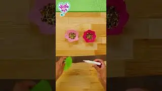 Making Colorful Flowers DIY! 🌹💐🩺 | Vida The Vet | Cartoons for Kids #Shorts #Arts&Crafts