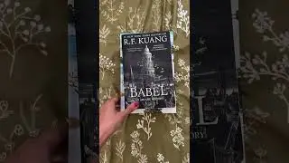 what&rsquo;s your go to fall book? 🍁#books books #booktube #fall #autumn