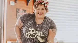 Корисса Эннекинг_Пышные формы, модель plus size - Википедия, биография, образ жизни.