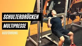 Schulterdr&uuml;cken an der Multipresse - Ausf&uuml;hrung