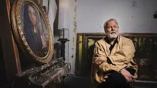 Peter Apelgren visar 2022 års tomtebild