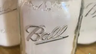 ￼Vacuum Sealing Cake Flour in a Mason Jar