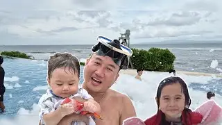 Quinn & Kei berenang dan bermain bubble di Flamingo beach club BALI