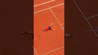 When Nole paid tribute to Guga by drawing a heart 🫶🏼 #RolandGarros #tennis #Djokovic #Kuerten