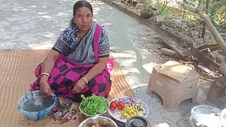 পালং শাকের ঘন্ট আর ছোট ছোট নতুন আলু দিয়ে মাছের ঝোল/palank shak and small potato and fish jhol 