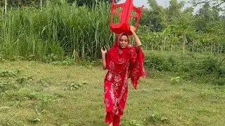 গ্রামের মেয়েরা সকালেই রান্নার জন্য ব্যস্ত হয়ে পড়ে