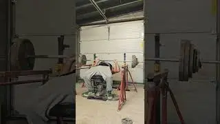 Close grip bench: 127kg x 6 + fail at 7
