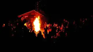 Christmas Tree burning at the Lake Claire Land Trust Drum Circle (Quick Clip)