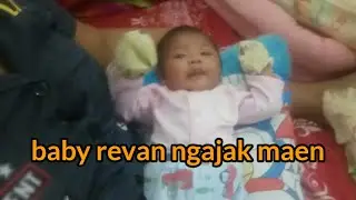 baby revan ngajak main sambil ngempeng.