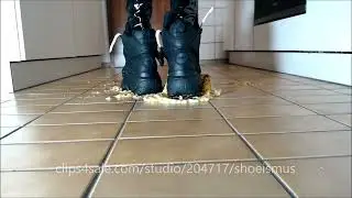 banana #crushing in #buffalo shoes and vinyl leggings